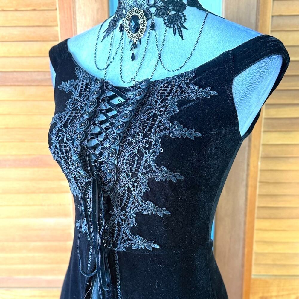 Devil Fashion Gothic Victorian Vampire Vkei Black Velvet "Ricchi" Dress - Picture 4 of 12